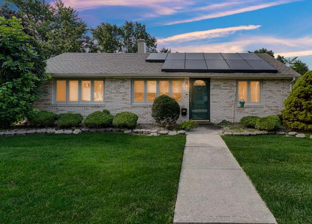 Property at 5101 W 101st St, Oak Lawn, IL 60453, 3 beds, 2 baths