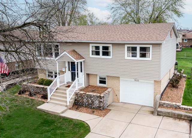 Property at 7432 161st St, Tinley Park, IL 60477, 3 beds, 2 baths