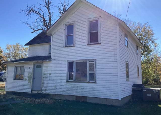 Property at 208 E Lake St, Ashkum, IL 60911, 3 beds, 1 bath