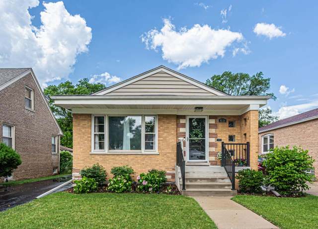 Property at 9226 S Utica Ave, Evergreen Park, IL 60805, 3 beds, 1.5 baths