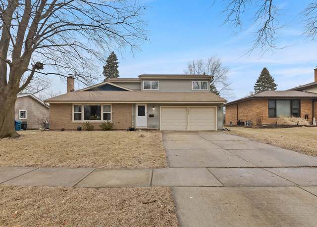 Property at 1106 W Milburn Ave, Mount Prospect, IL 60056, 5 beds, 3 baths