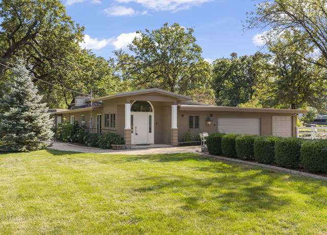 Property at 407 E Oakwood Dr, Barrington, IL 60010, 3 beds, 3 baths