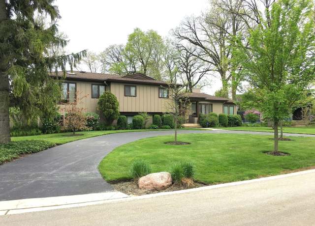 Property at 137 Hiawatha Trl, Highland Park, IL 60035, 4 beds, 4 baths