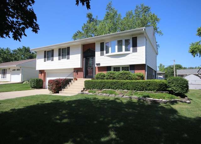Property at 102 Villa Rd, Streamwood, IL 60107, 3 beds, 1 bath