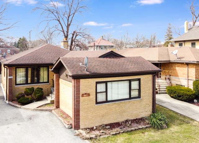 Property at 9726 S Longwood Dr, Chicago, IL 60643, 3 beds, 2 baths