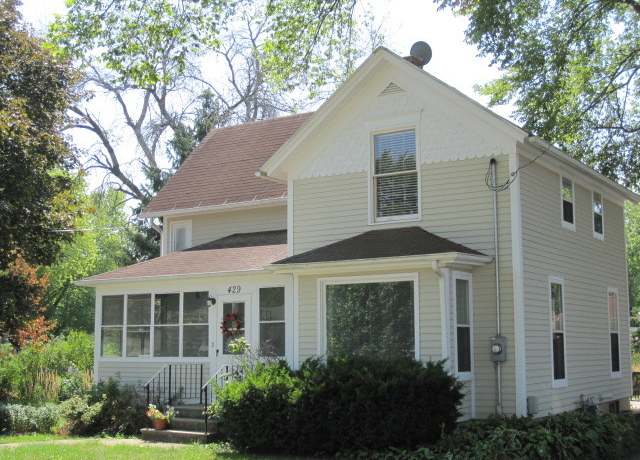 Property at 429 W Pierce St, Elburn, IL 60119, 3 beds, 1.5 baths