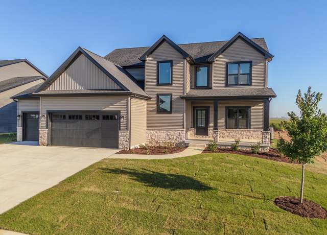 Property at 5208 Castlebar Dr, Bloomington, IL 61705, 5 beds, 3.5 baths