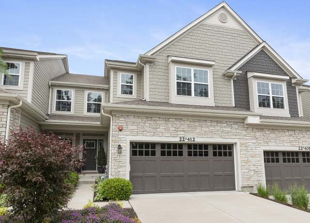 Property at 22W412 Autumn Blaze Dr, Glen Ellyn, IL 60137, 2 beds, 2.5 baths