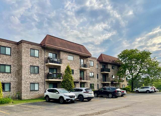 Property at 5511 Chateau Dr #5, Rolling Meadows, IL 60008, 2 beds, 1 bath