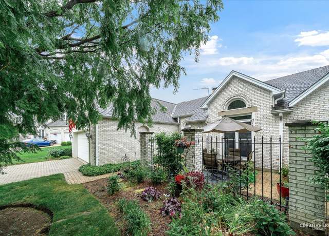 Property at 27 Hillcrest Dr, Sugar Grove, IL 60554, 3 beds, 2.5 baths