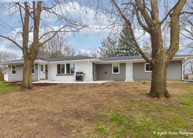 Property at 1025 Bunker St, Woodstock, IL 60098, 3 beds, 2 baths