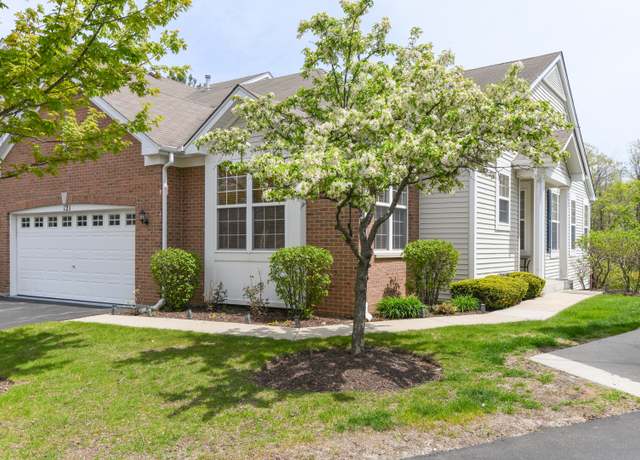 Property at 121 Briarwood Dr, Gilberts, IL 60136, 2 beds, 2.5 baths