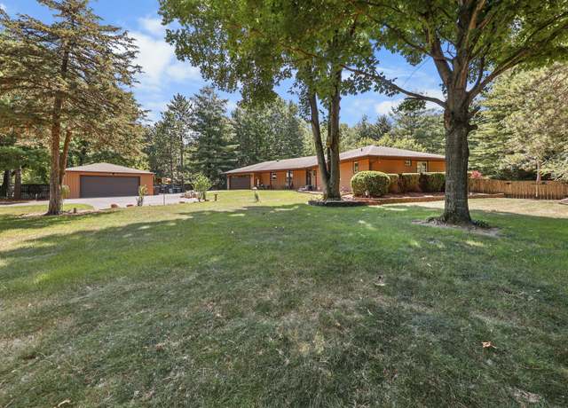 Property at 5955 E South Prairie Dr, Morris, IL 60450, 3 beds, 2.5 baths