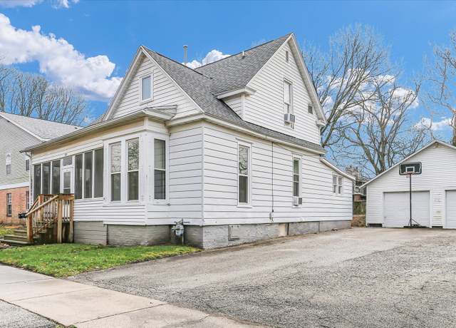 Property at 207 W William St, Champaign, IL 61820, 4 beds, 2 baths