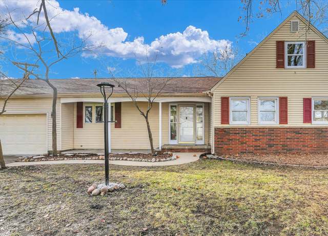 Property at 1001 S Mattis Ave, Champaign, IL 61821, 4 beds, 2 baths
