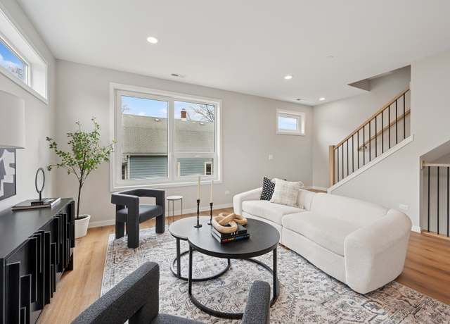 Property at 944 Beloit Ave #5, Forest Park, IL 60130, 3 beds, 2.5 baths