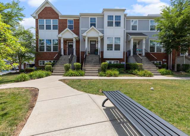 Property at 63 Nicholas Dr W, Des Plaines, IL 60016, 3 beds, 2.5 baths