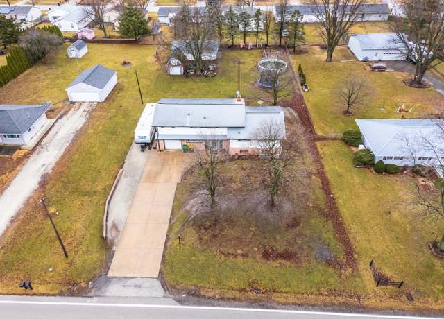Property at 304 Woodrig Rd, Bloomington, IL 61704, 3 beds, 2.5 baths
