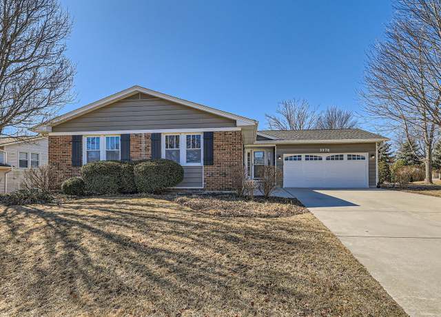 Property at 3976 Whispering Trails Dr, Hoffman Estates, IL 60192, 3 beds, 2 baths