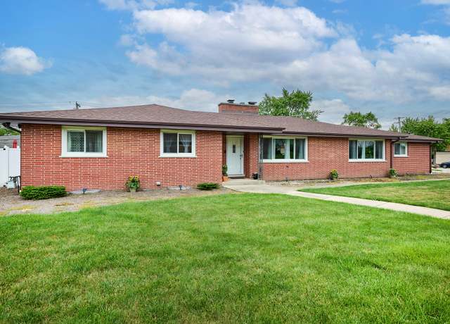 Property at 8841 Kathy Ln, Des Plaines, IL 60016, 5 beds, 4.5 baths