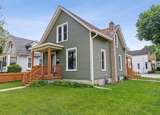 Property at 403 E 4th St, Belvidere, IL 61008, 4 beds, 1 bath