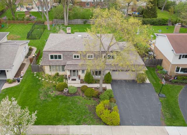 Property at 1726 Fieldwood Dr, Northbrook, IL 60062, 5 beds, 3.5 baths