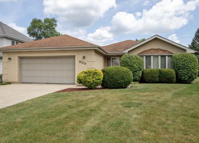 Property at 809 Tide Ct, Wheeling, IL 60090, 3 beds, 2.5 baths