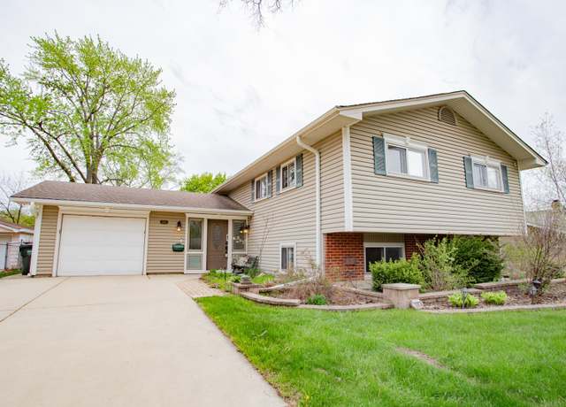 Property at 1685 Kent Rd, Hoffman Estates, IL 60169, 4 beds, 3 baths