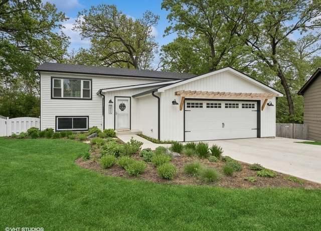 Property at 1811 Maplewood Ct, Lindenhurst, IL 60046, 5 beds, 2 baths