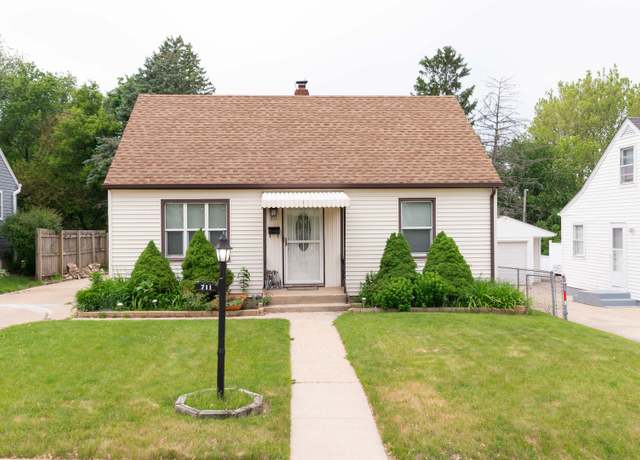 Property at 711 29th St, Rockford, IL 61108, 3 beds, 1 bath