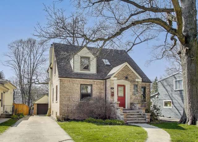 Property at 4914 Prospect Ave, Downers Grove, IL 60515, 4 beds, 2.5 baths