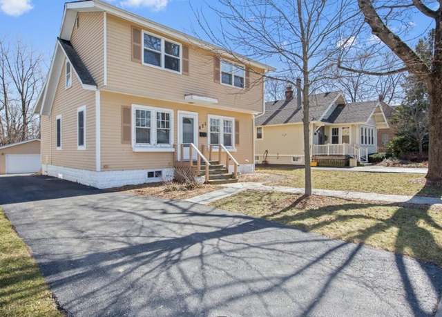 Property at 528 North Ave, Barrington, IL 60010, 2 beds, 2 baths