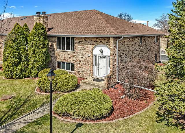 Property at 7220 W 154th St, Orland Park, IL 60462, 2 beds, 2.5 baths
