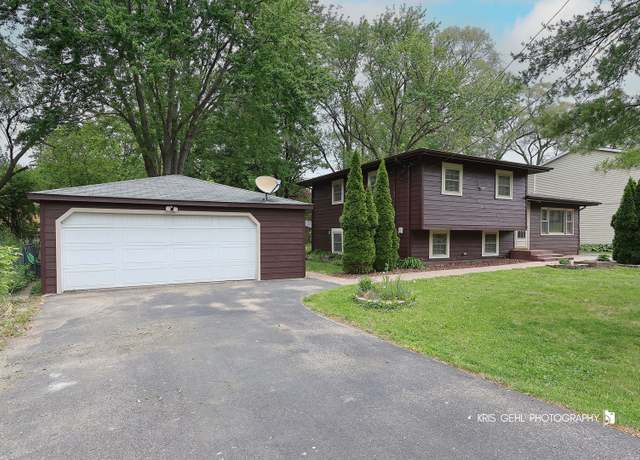 Property at 2810 Brentwood Ln, Mchenry, IL 60050, 3 beds, 2 baths
