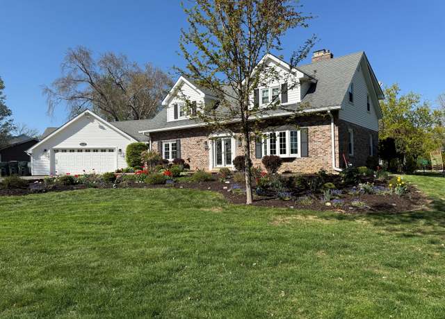 Property at 10S191 Alan Rd, Naperville, IL 60564, 3 beds, 2.5 baths