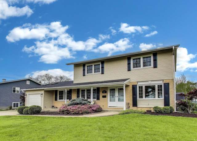 Property at 1053 E Sayles Dr, Palatine, IL 60074, 3 beds, 2.5 baths