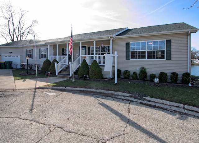 Property at 250 Little Peninsula Rd, Elgin, IL 60123, 3 beds, 2 baths