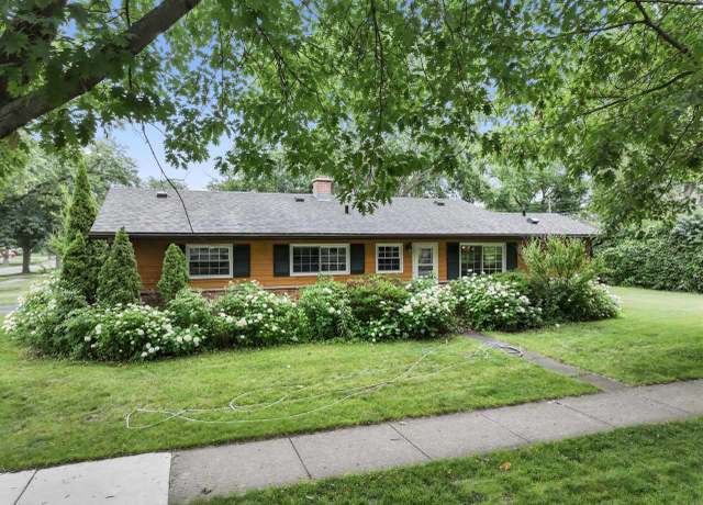 Property at 1207 W Busse Ave, Mount Prospect, IL 60056, 3 beds, 2 baths