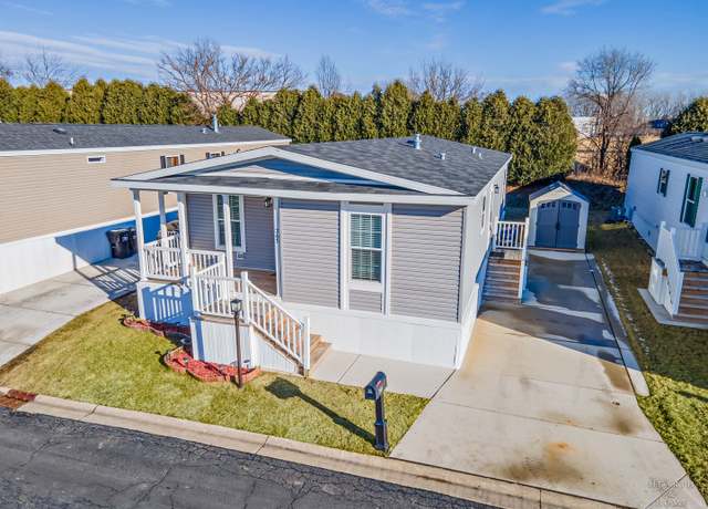Property at 265 Forestview Dr, Crystal Lake, IL 60014, 3 beds, 2 baths