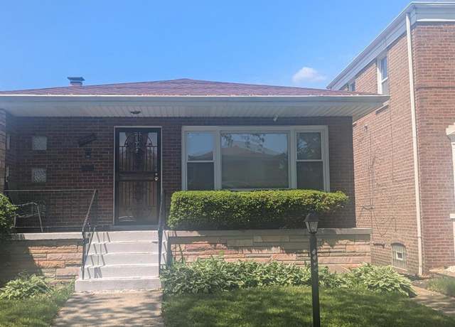 Property at 8918 S Euclid Ave, Chicago, IL 60617, 3 beds, 1.5 baths