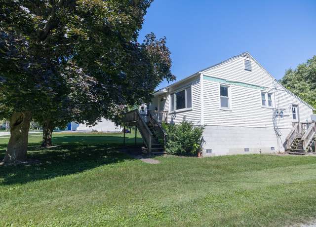 Property at 414 E Hickory St, Watseka, IL 60970, 1 bed