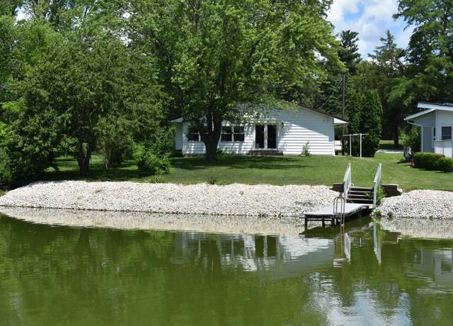Property at 404 Wolfe Dr, Loda, IL 60948, 2 beds, 2 baths