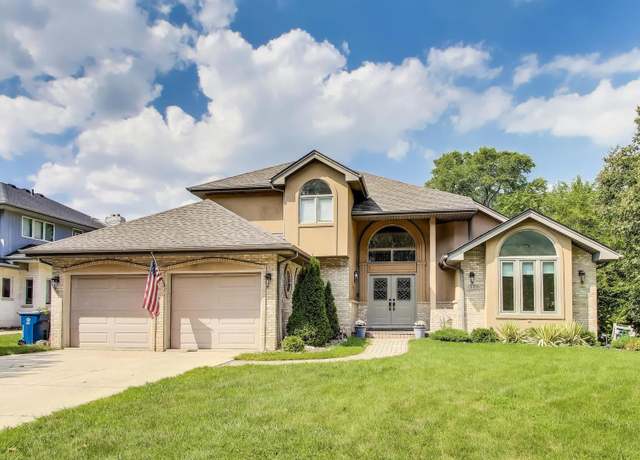 Property at 8990 W 99th St, Palos Hills, IL 60465, 5 beds, 3.5 baths