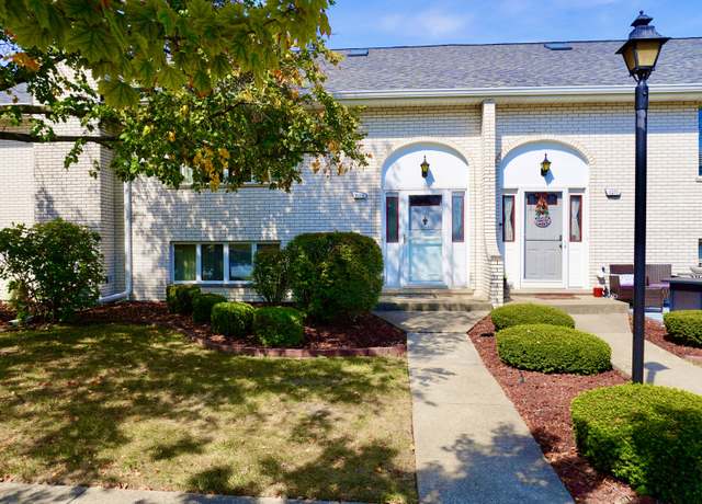 Property at 7224 W 153rd Ct, Orland Park, IL 60462, 2 beds, 2.5 baths