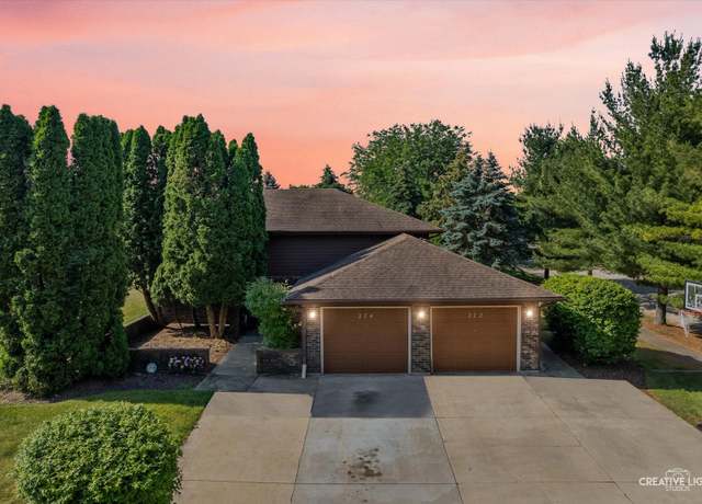 Property at 272 Maple St, Sugar Grove, IL 60554, 2 beds, 1.5 baths