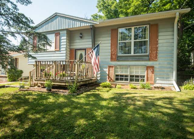 Property at 311 1/2 W Graham St, Dixon, IL 61021, 4 beds, 1.5 baths
