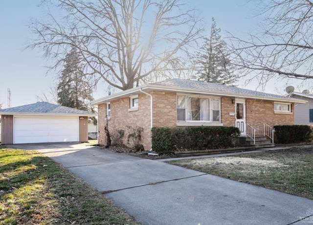 Property at 320 W State St, North Aurora, IL 60542, 4 beds, 1.5 baths