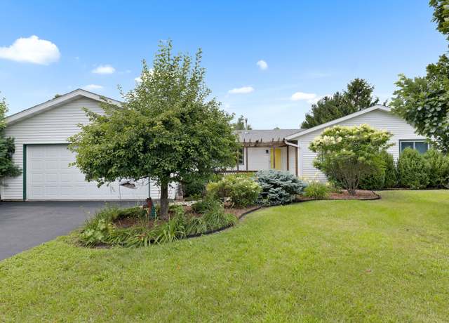 Property at 706 Pin Oak Rd, Rockton, IL 61072, 3 beds, 2 baths