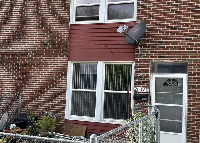 Property at 2039 Pine St Unit C, Des Plaines, IL 60018, 3 beds, 1.5 baths