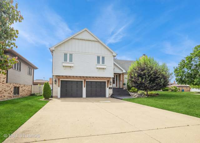 Property at 6140 Ruby St, Rosemont, IL 60018, 4 beds, 3.5 baths